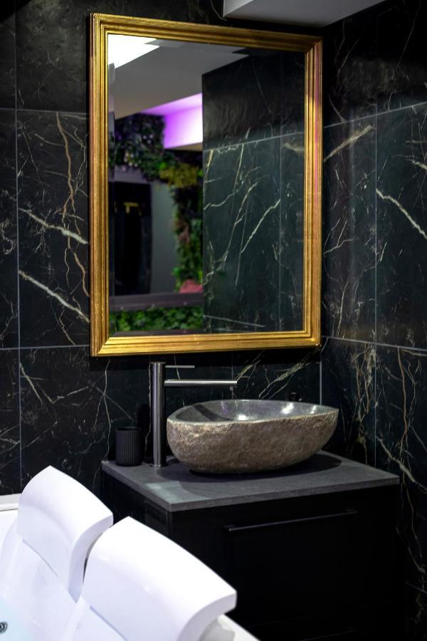Love Room “La Nuit De Reve” Centre Historique Перпинян Екстериор снимка