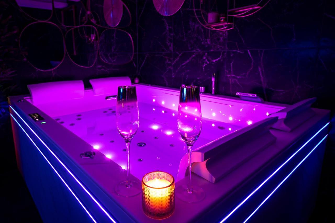 Love Room “La Nuit De Reve” Centre Historique Перпинян Екстериор снимка